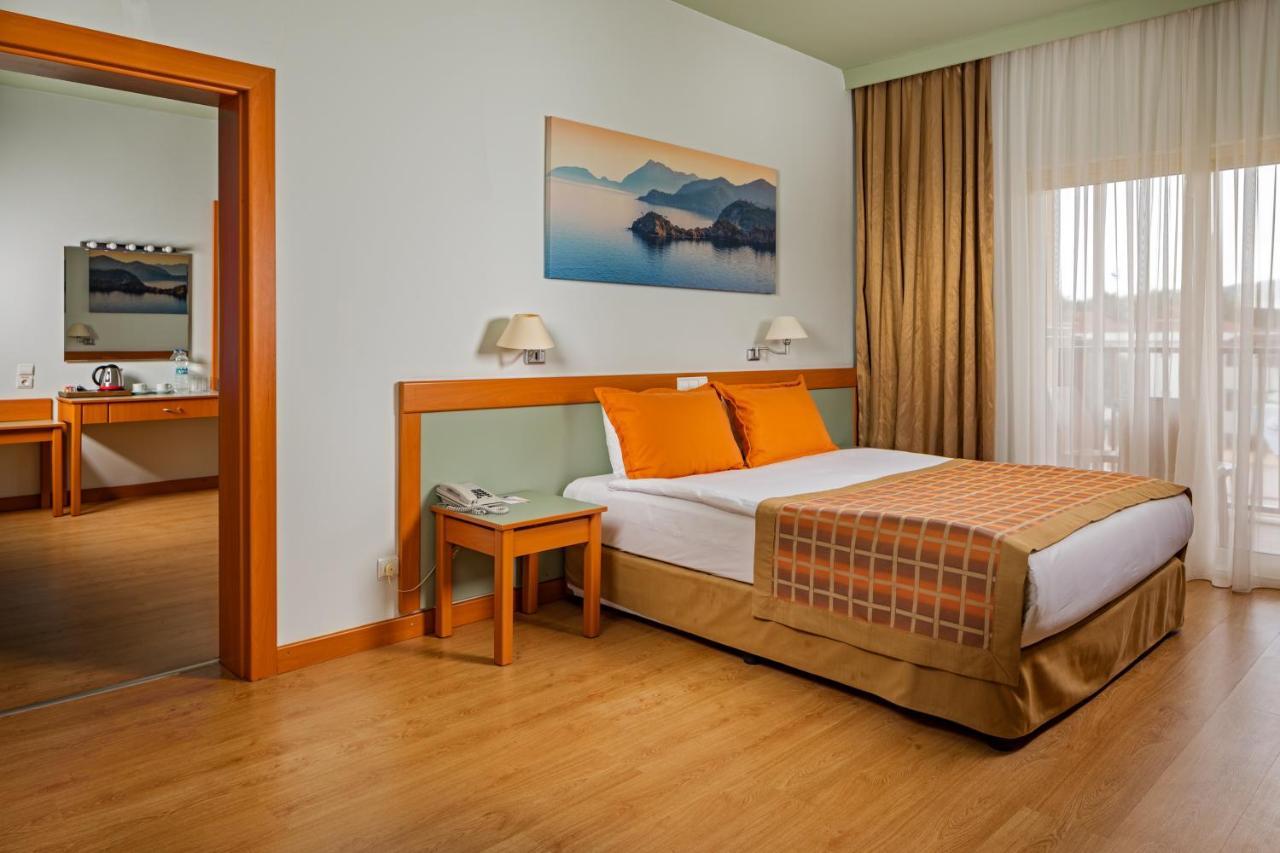 Aqi Hydros Club Ξενοδοχείο Κεμέρ Εξωτερικό φωτογραφία A bedroom in a hotel