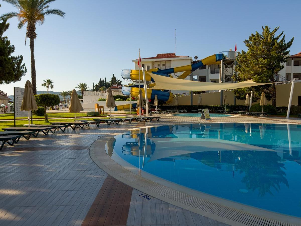 Aqi Hydros Club Ξενοδοχείο Κεμέρ Εξωτερικό φωτογραφία A swimming pool at a hotel in Turkey